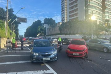 Colisão entre Veículos Provoca Congestionamento na Avenida Mário Ypiranga, Manaus