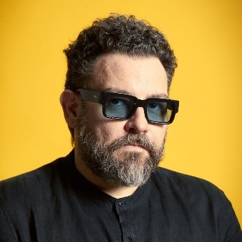 Criar um agente de IA é mais parecido com treinar um novo membro do time do que com implantar um sistema