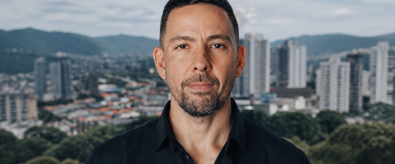 Investigação independente aponta possíveis conflitos de interesse em relações entre executivos da CrowdStrike e revenda no Brasil