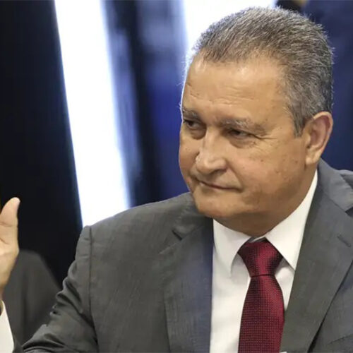Ex-ministro destaca riscos à economia e direitos em caso de vitória de Flávio Bolsonaro